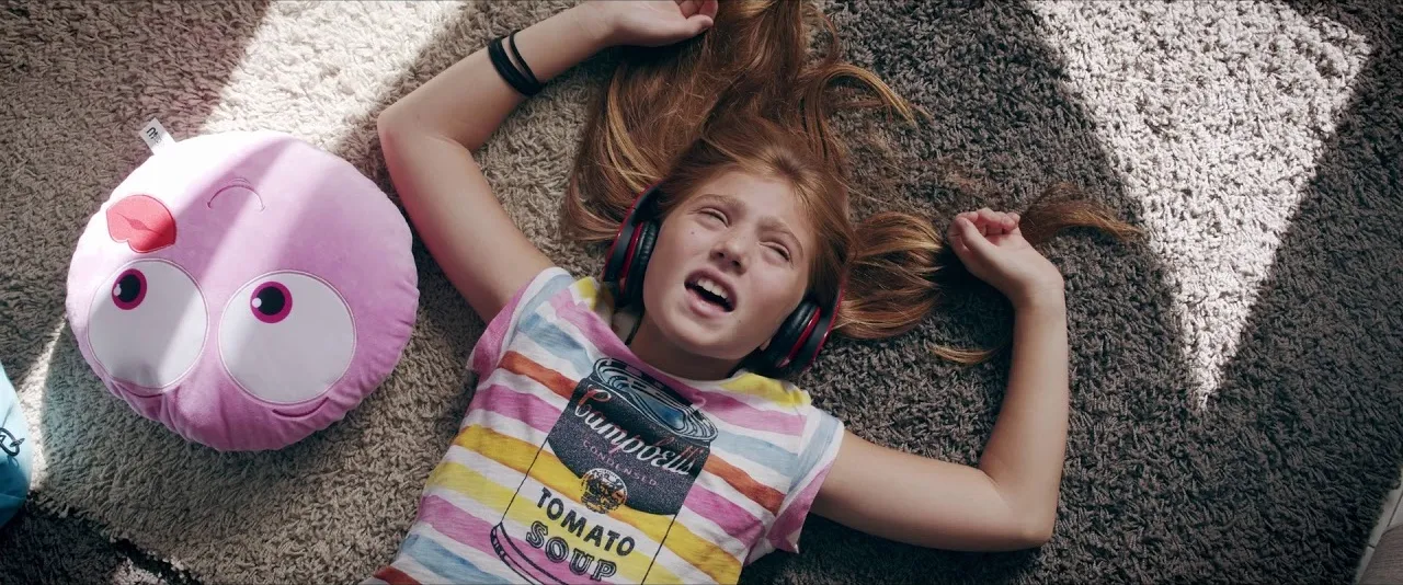 Fotogramma dal video Spot Dusty — differenziata